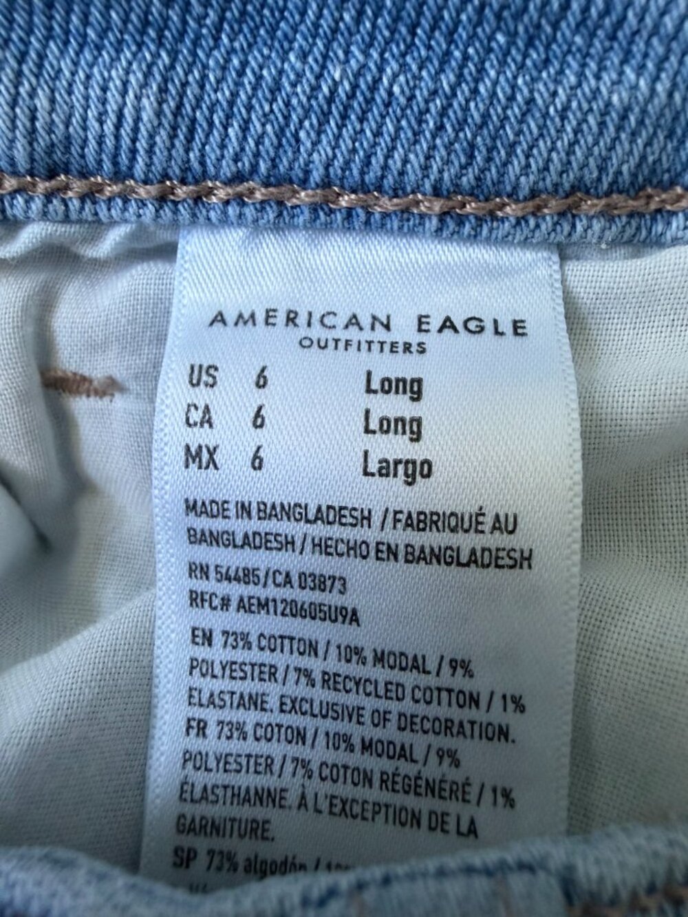 Mom Jean Light Wash Distressed Jeans Size 6 LONG - Picture 3 of 8